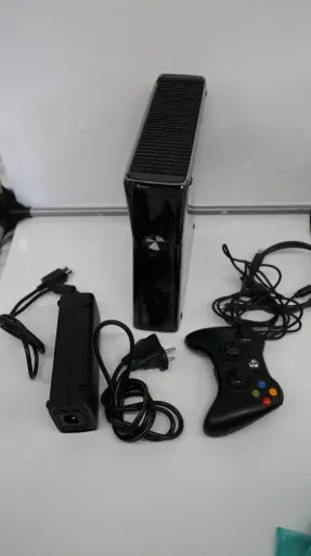 [XbXboVerMicr00000002100] Xbox 360 S Slim 250GB Black Console Complete (PAL/EU)